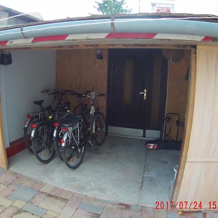 Szlavi Apartman Байя Екстериор снимка
