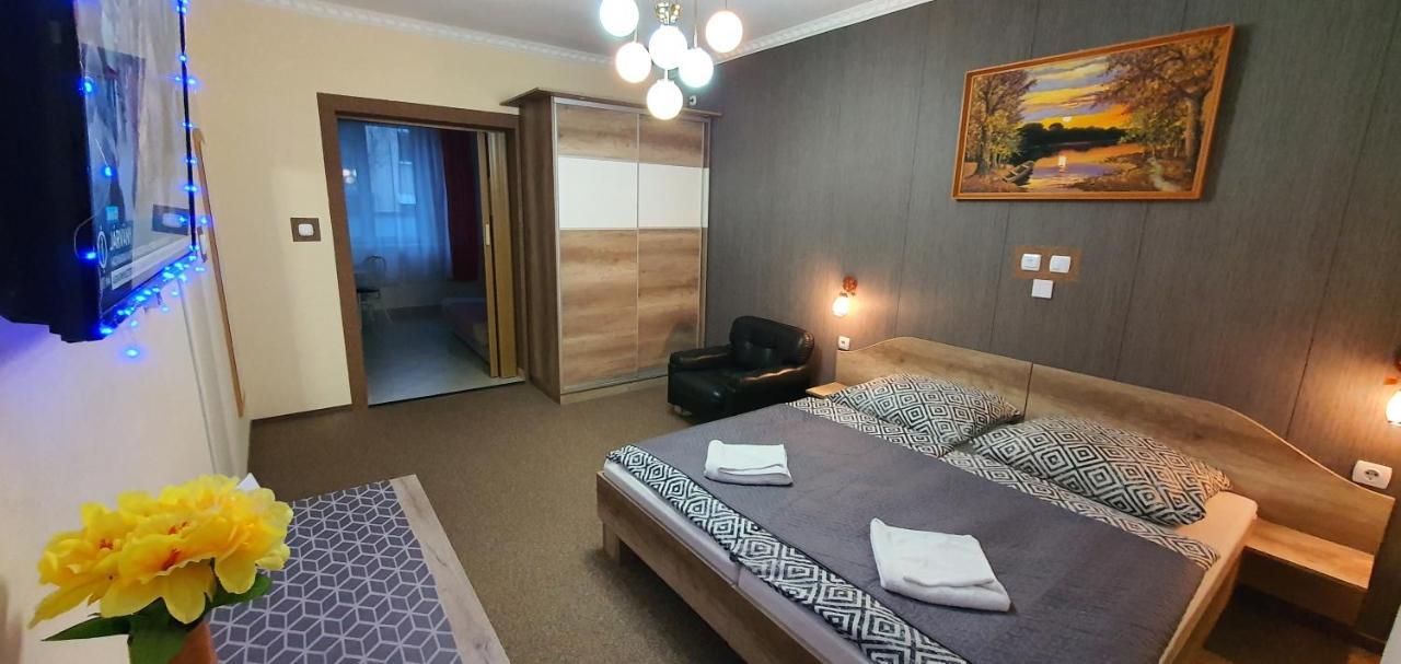 Szlavi Apartman Байя Екстериор снимка