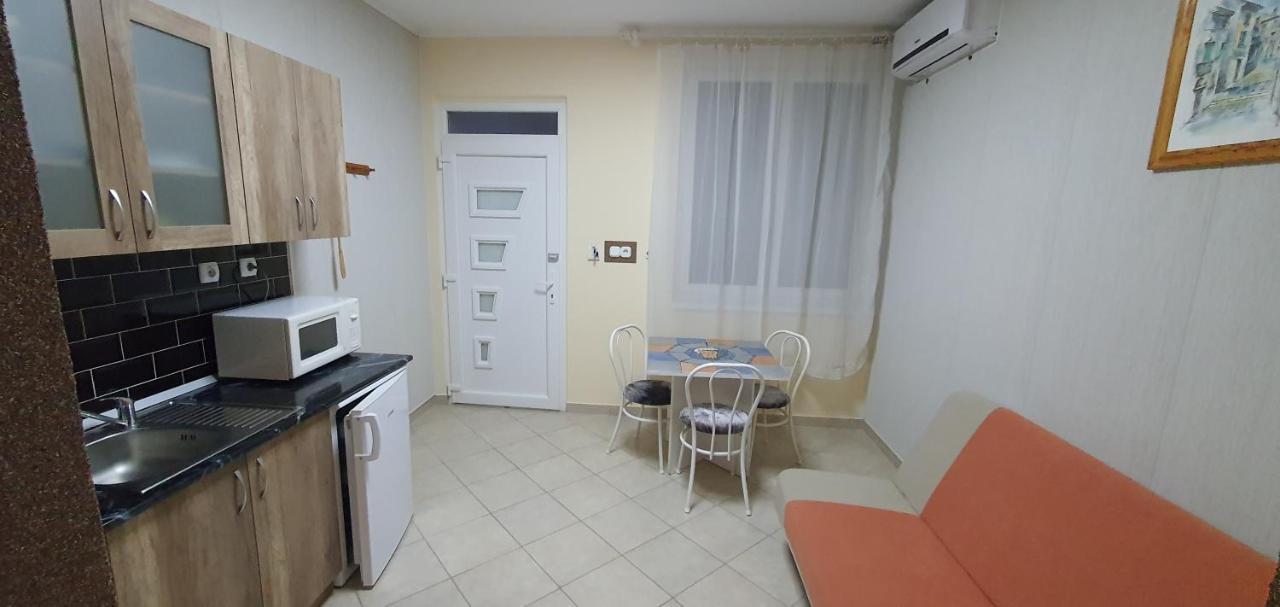 Szlavi Apartman Байя Екстериор снимка