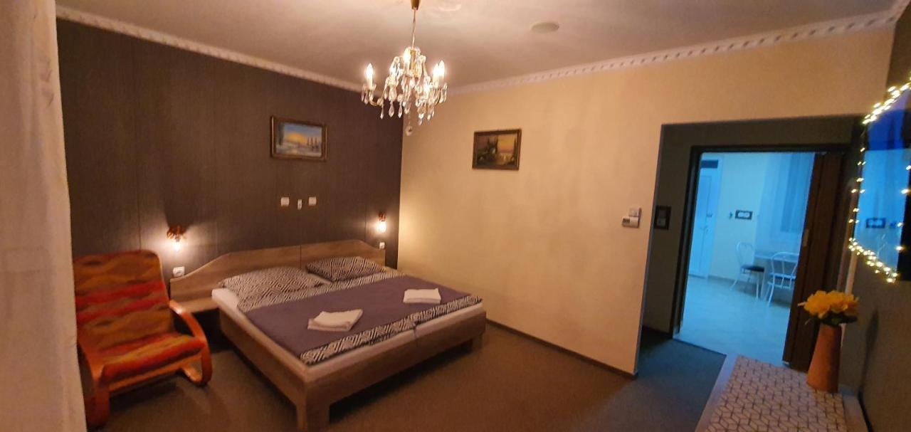 Szlavi Apartman Байя Екстериор снимка