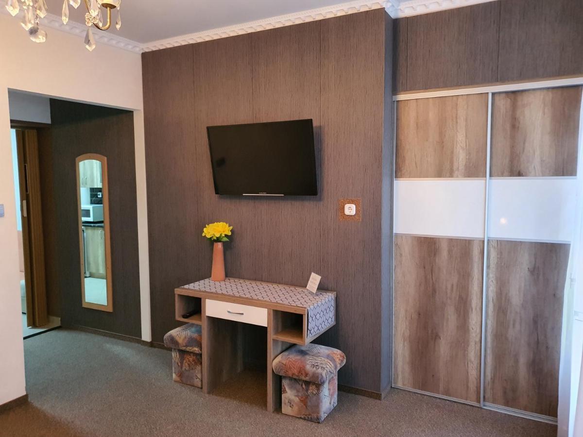 Szlavi Apartman Байя Екстериор снимка
