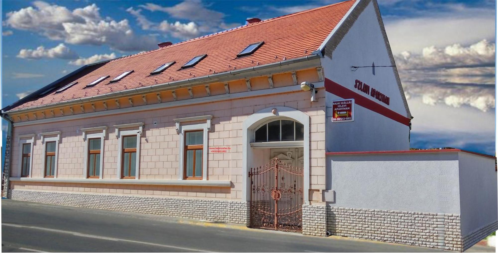 Szlavi Apartman Байя Екстериор снимка