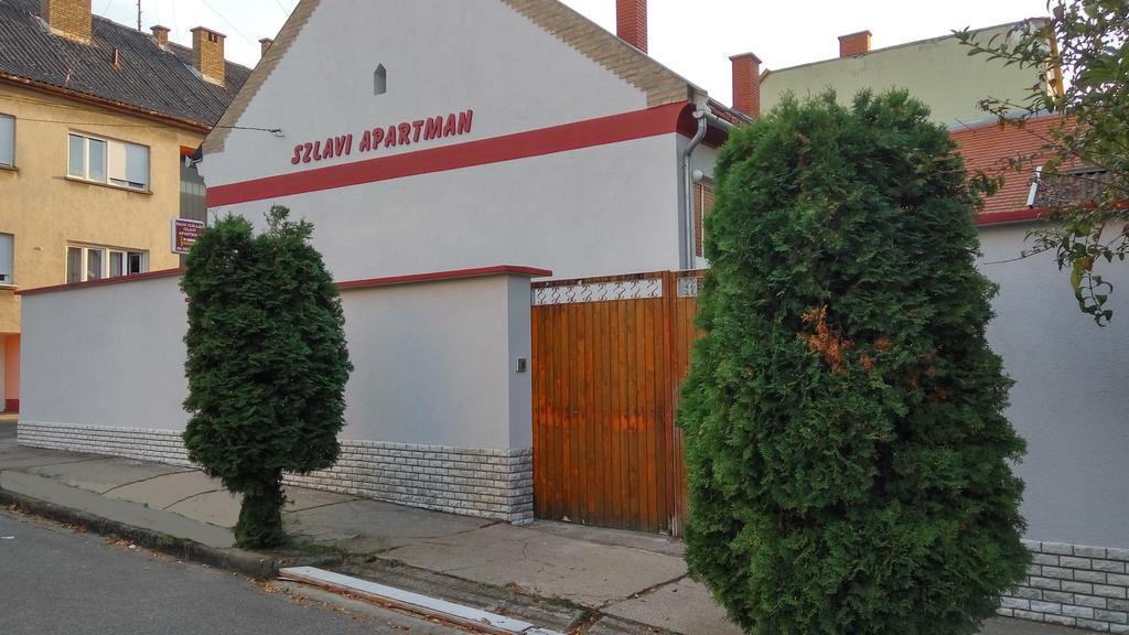 Szlavi Apartman Байя Екстериор снимка