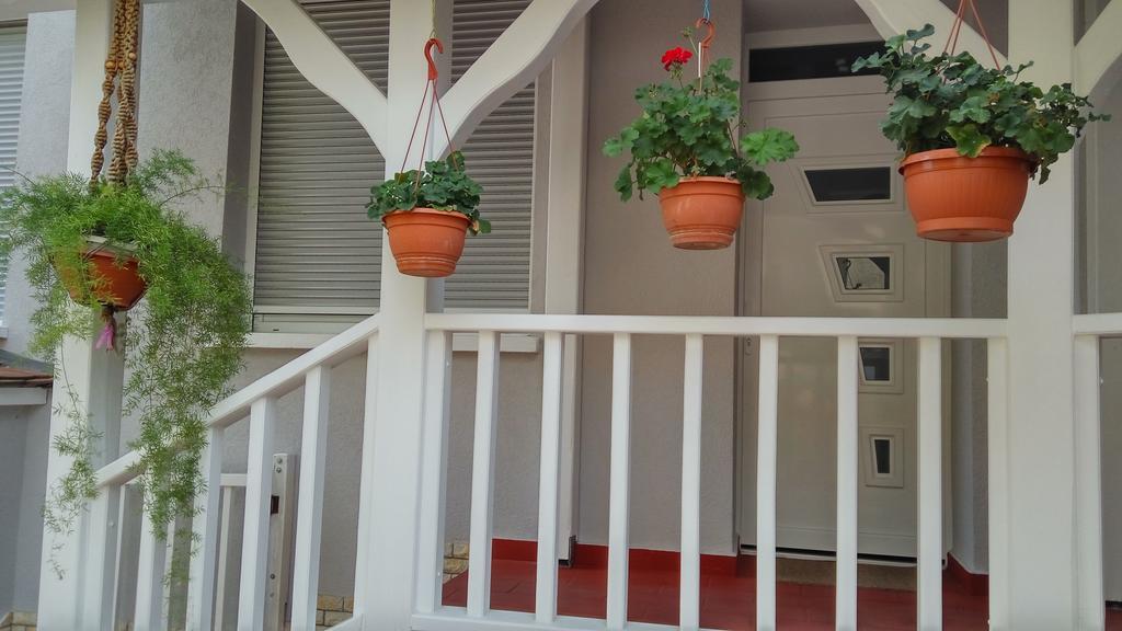 Szlavi Apartman Байя Екстериор снимка
