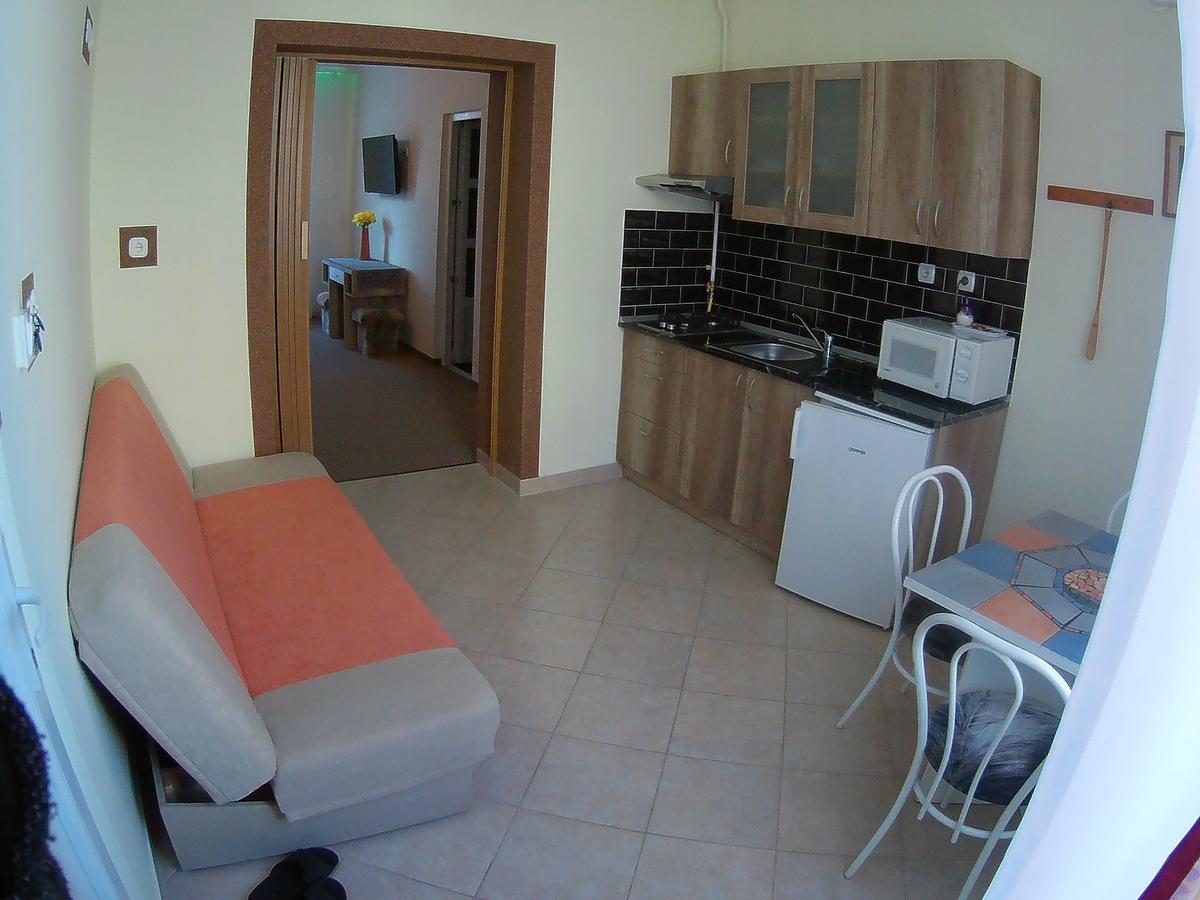 Szlavi Apartman Байя Екстериор снимка