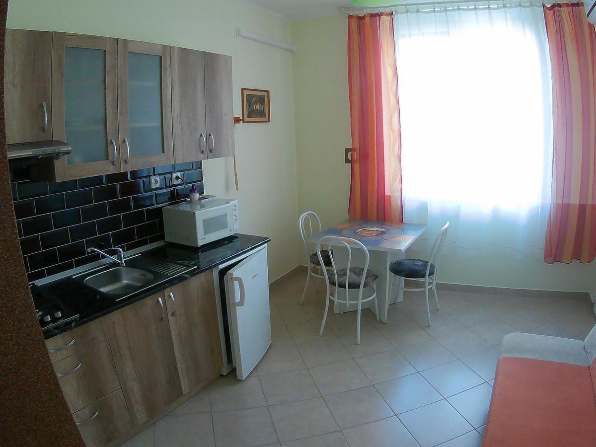 Szlavi Apartman Байя Екстериор снимка