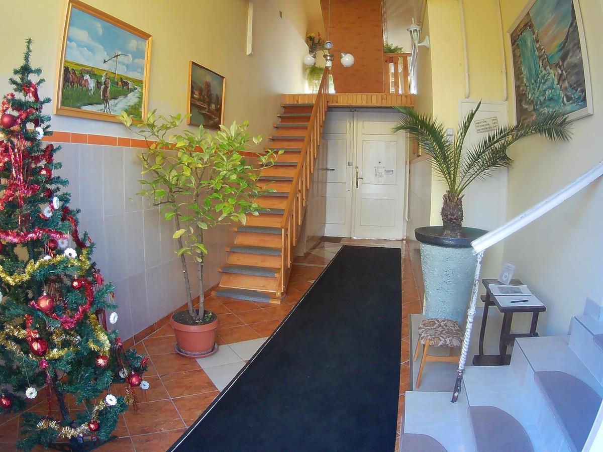 Szlavi Apartman Байя Екстериор снимка