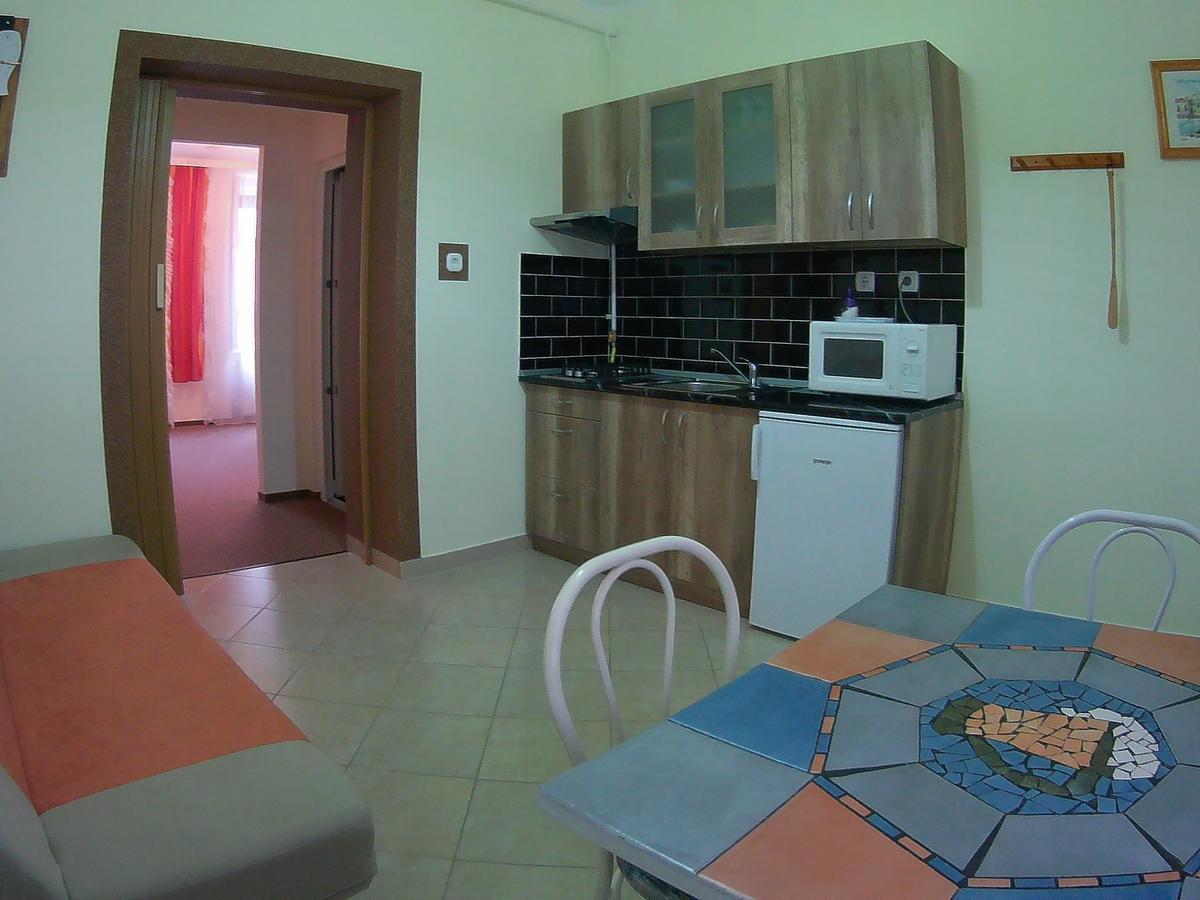 Szlavi Apartman Байя Екстериор снимка